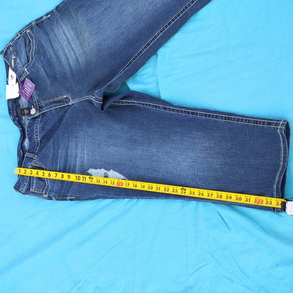 NWT Lane Bryant Denim Super stretch shape Lycra distressed Capri pants
